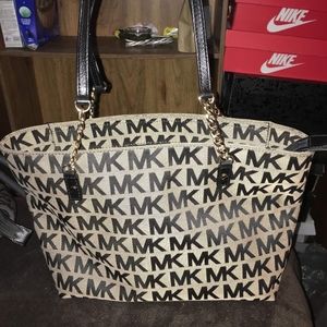Michael Kors hand bag